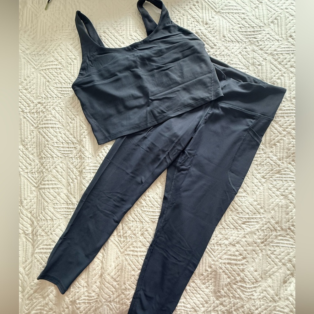 Old Navy Women's Navy Ribbed Active Tank & Leggings Set